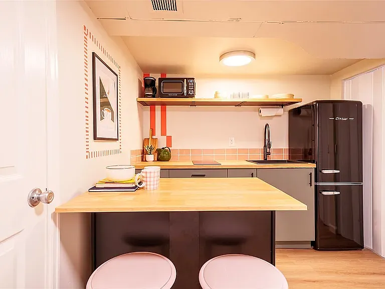 1 bed, 900 sqft, $2,000 — Photo 3