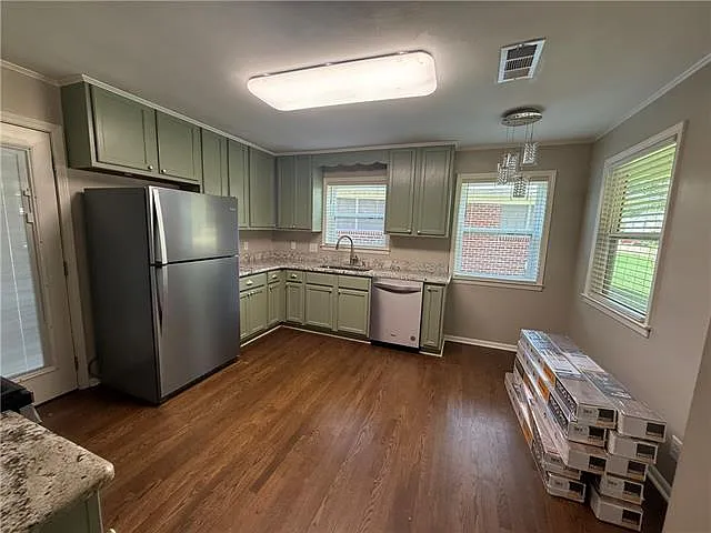 3 bed, 1.5 bath, 1079 sqft, $1,750 — Photo 4
