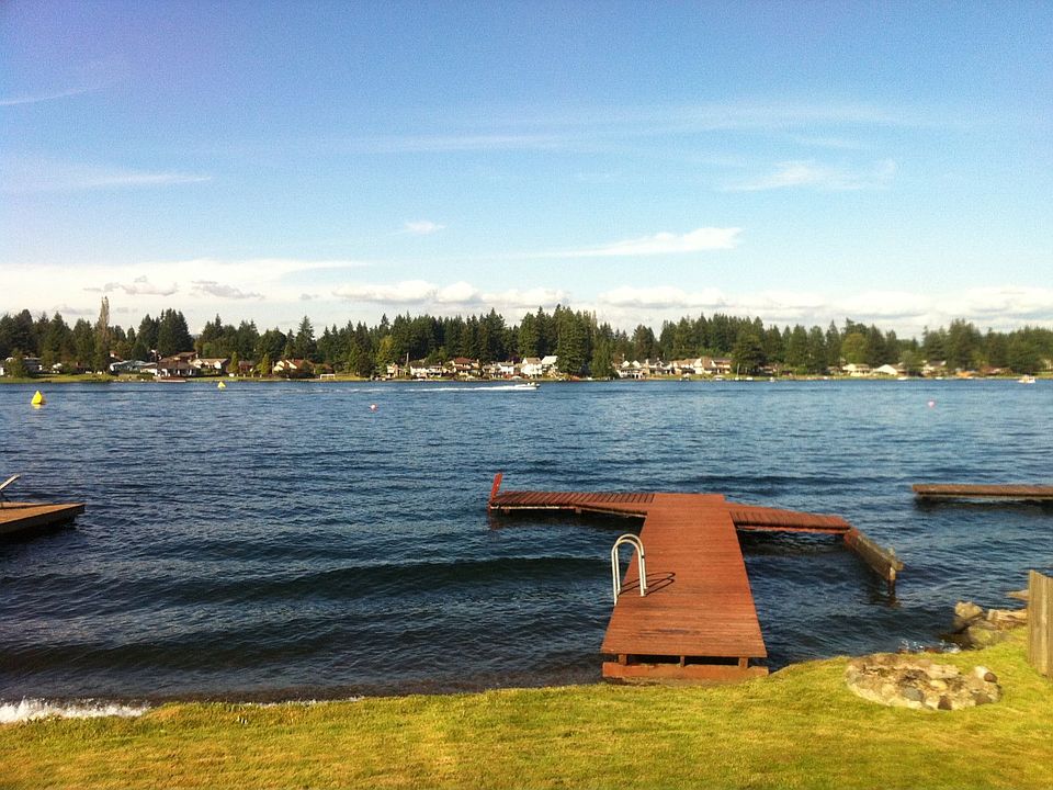 Lakefront 60' with Private Dock