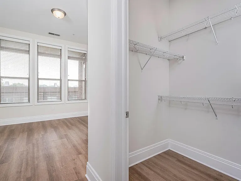 Harrison Park Apartments — Photo 28