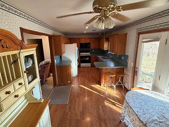 5th image of 133 Sierra St