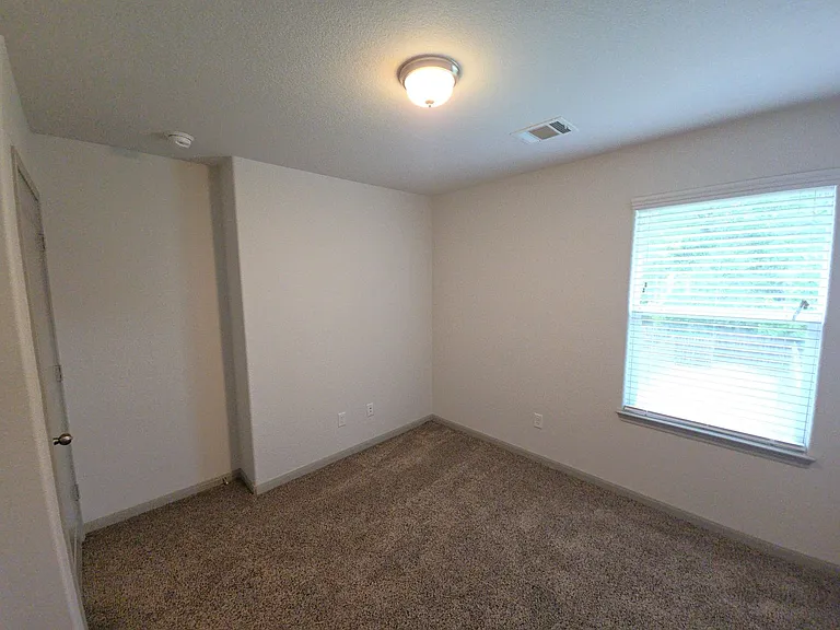 626 Magnolia Bnd — Photo 11