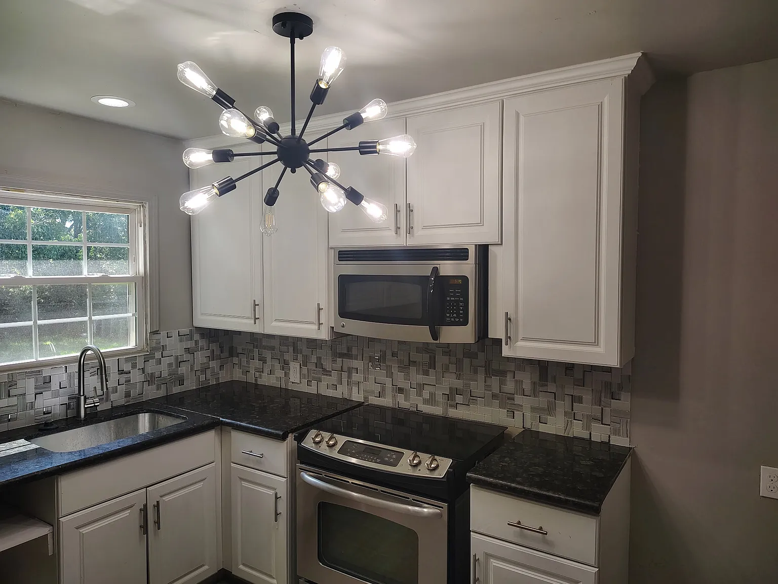 4 bed, 1100 sqft, $1,250 — Photo 3