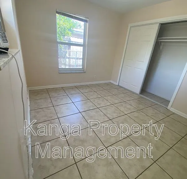 1217 S North St #4 — Photo 8