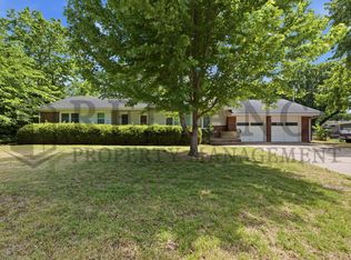 321 SE 10th St, Newton, KS 67114
