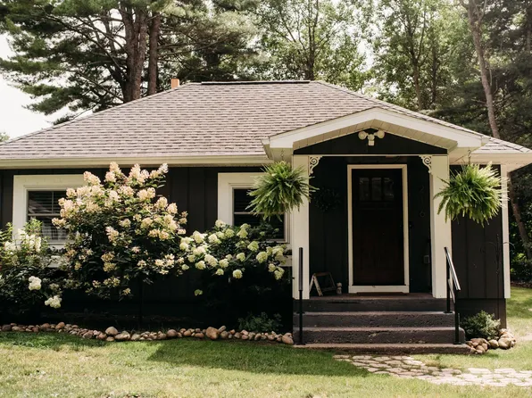 216 E Hillsdale Dr, Roscommon, MI 48653