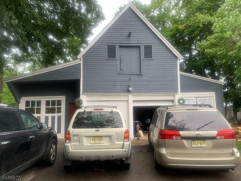 2nd image of 315 N Arlington Ave
