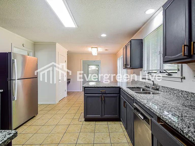 7392 Woodshire Rd — Photo 7