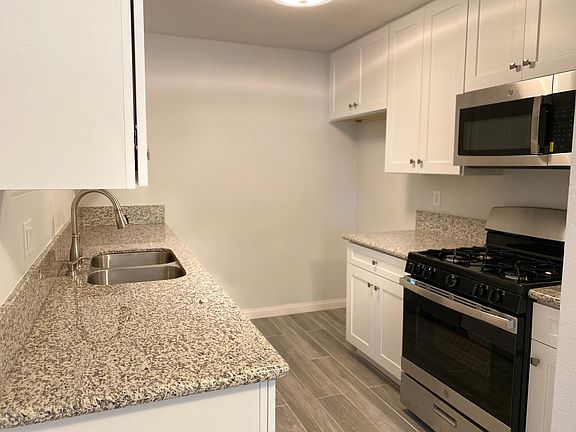 2nd image of 11555 Archwood St