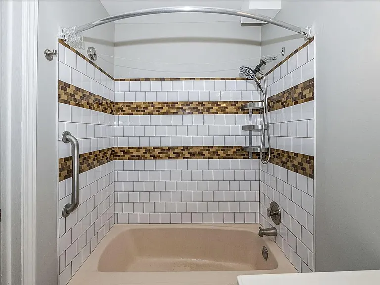 1003 Argyle St #4A — Photo 10