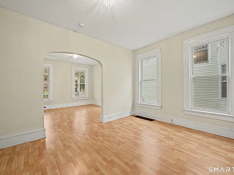 135 Sherwood Ave — Photo 16