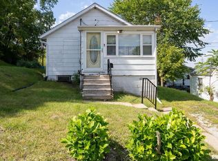 126 3rd St, Silvis, IL 61282