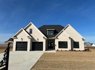 55 Cotton Way Dr, Muscle Shoals, AL 35661
