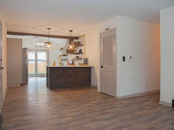 3rd image of 108 Yorkshire Dr