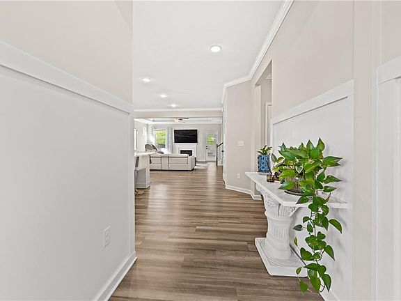 5th image of 3208 Goldberry St