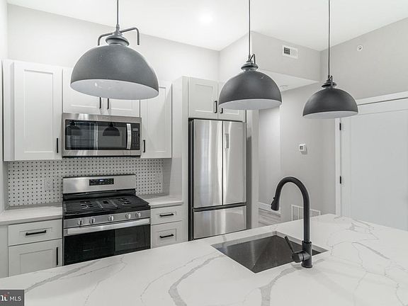 5th image of 1715 Montrose St Unit 3