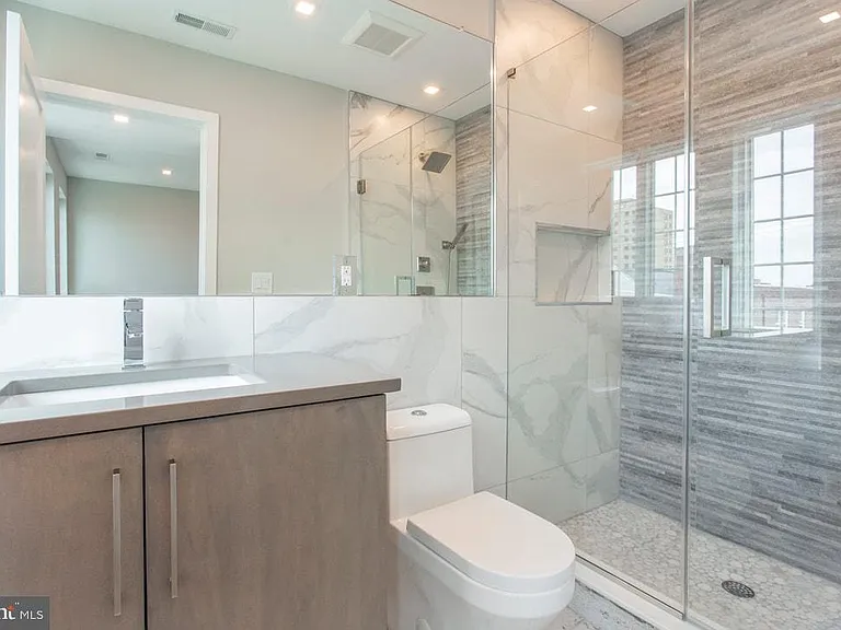 1619 Bainbridge St #3 — Photo 10