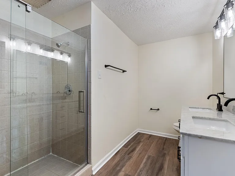 10 Woodbridge Dr — Photo 15