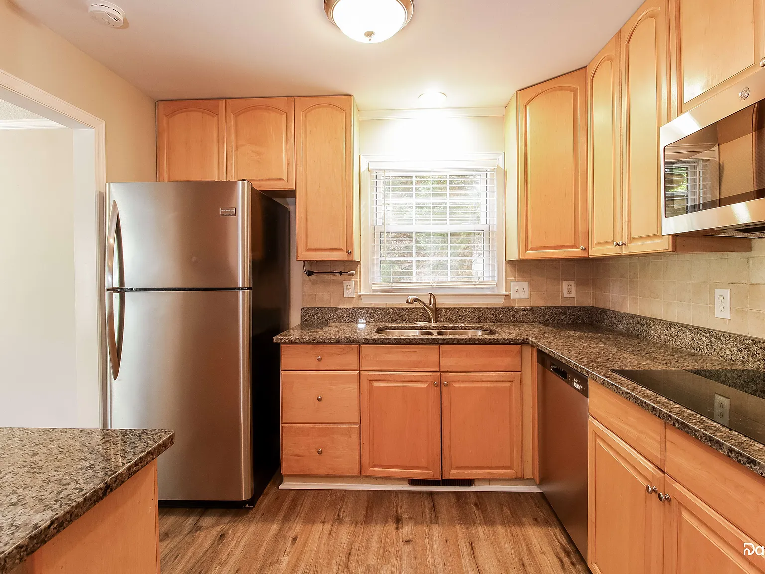 3 bed, 2.0 bath, 1523 sqft, $2,020 — Photo 3