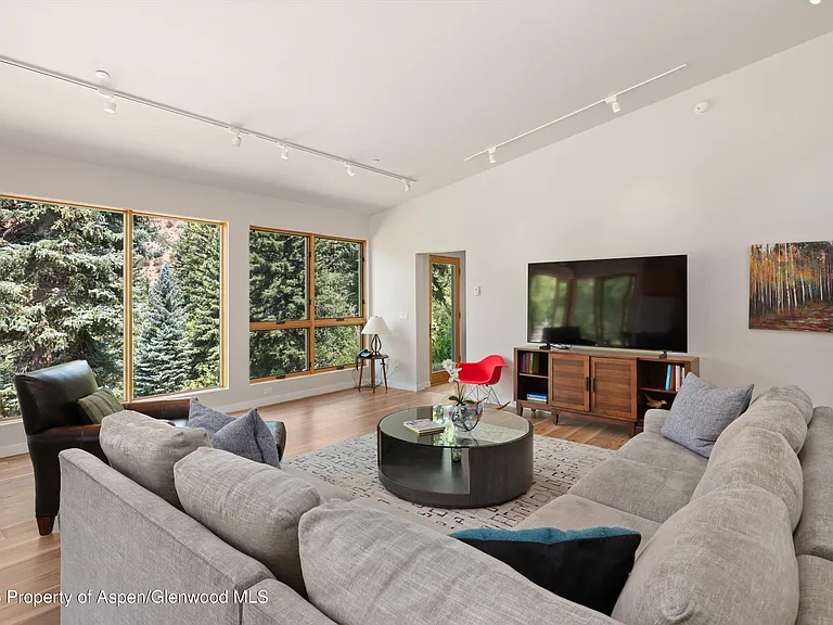 768 Kings Lake Rd — Photo 2
