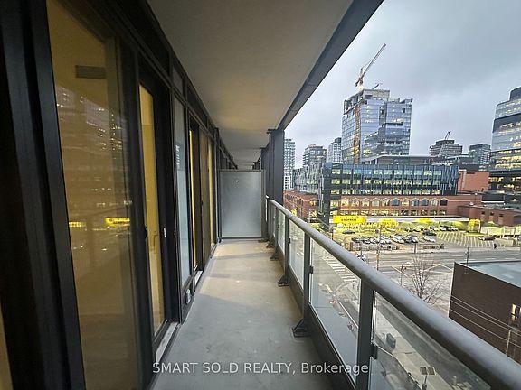 5th image of 70 Princess St #607