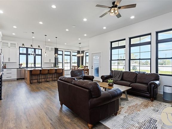 3rd image of 2913 Brookway Dr