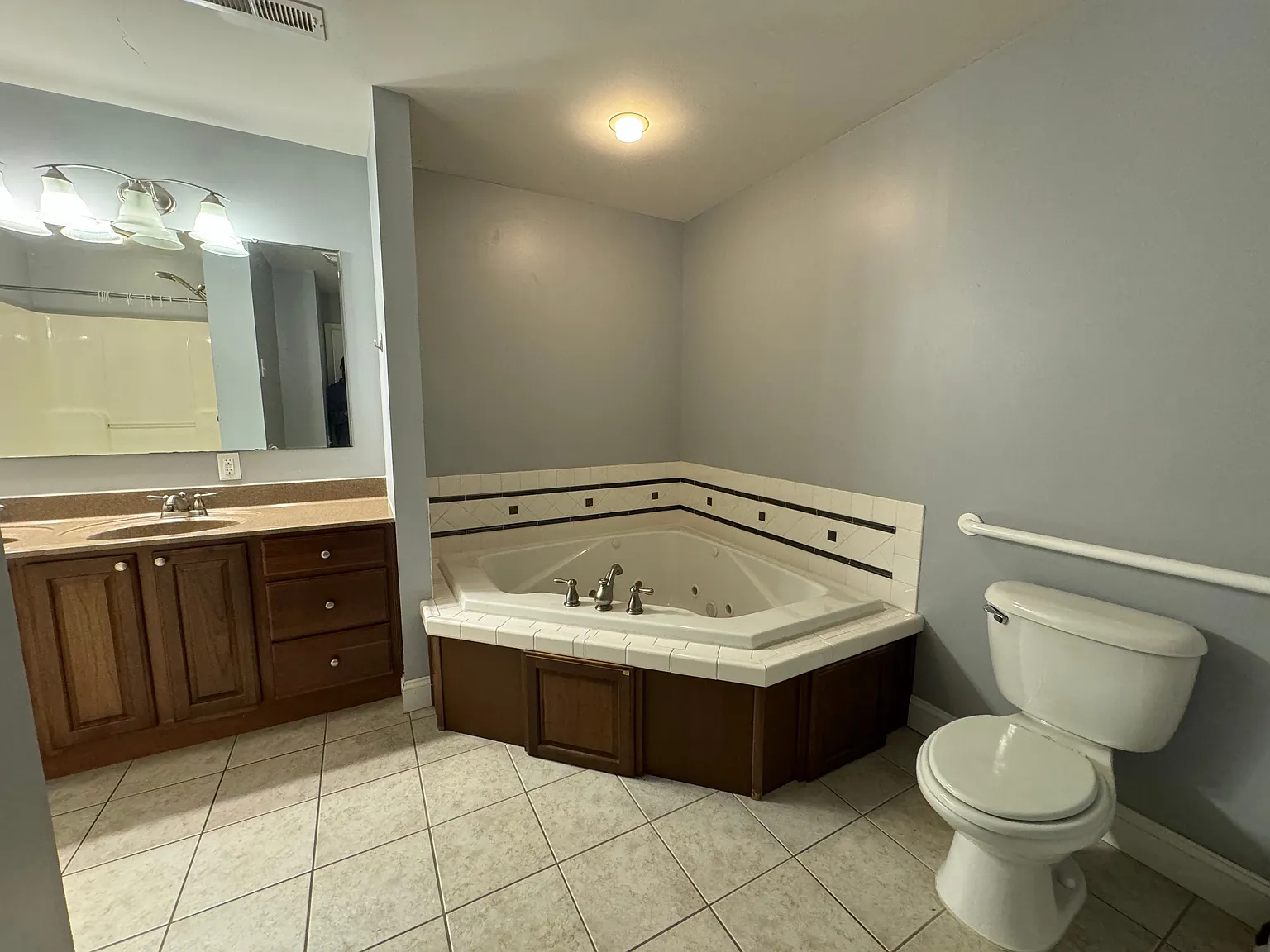 1029 university Ave — Photo 2