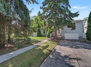 9516 146th St NW, Edmonton, AB T5N 2Z1