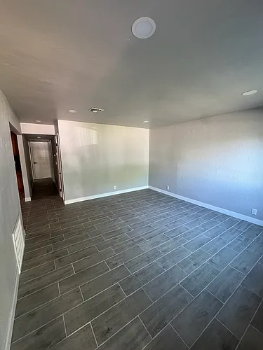 2817 43rd St Photo 1