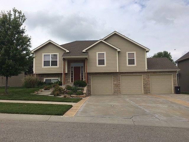 Lovely custom wide split - oversized garage