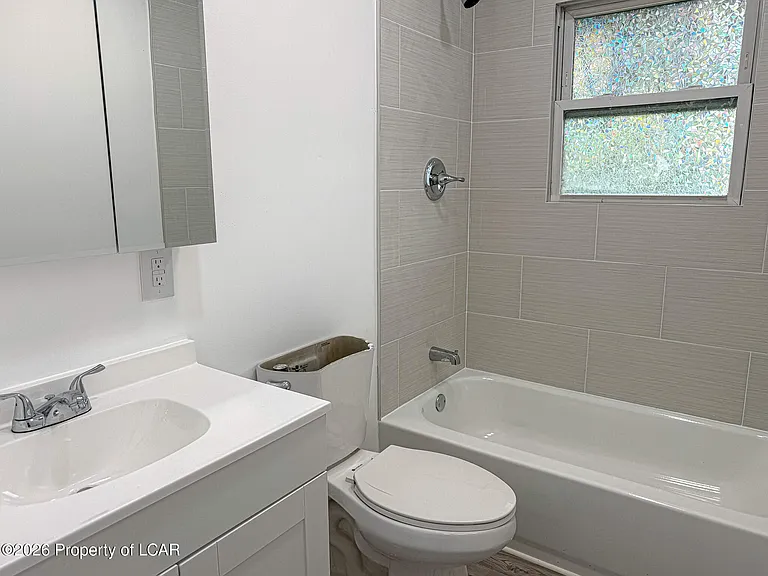 830 E 7th St #2 — Photo 14