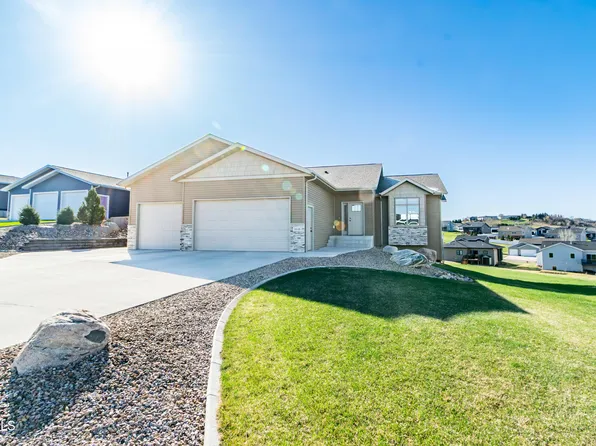 1616 Plains Bnd SE, Mandan, ND 58554