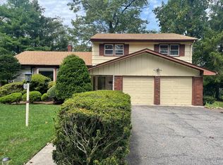 330 Elisa Dr, Englewood Cliffs, NJ 07632