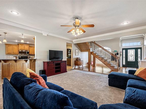 2nd image of 2204 SW Pinoak Ave