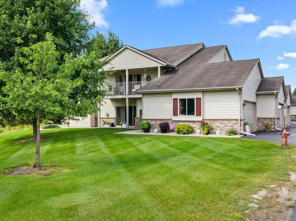 927 Roseland DRIVE #1, Kewaskum, WI 53040