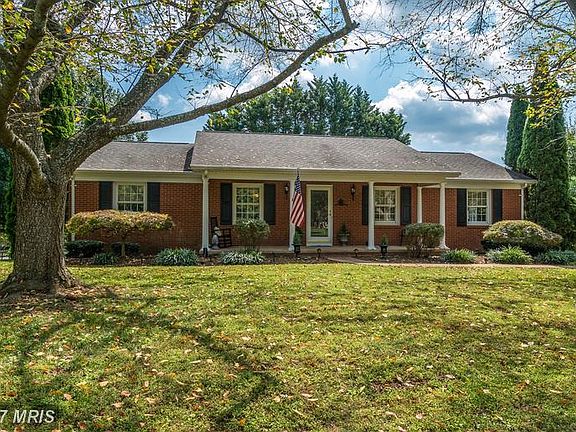 3rd image of 6473 Cadet Ln