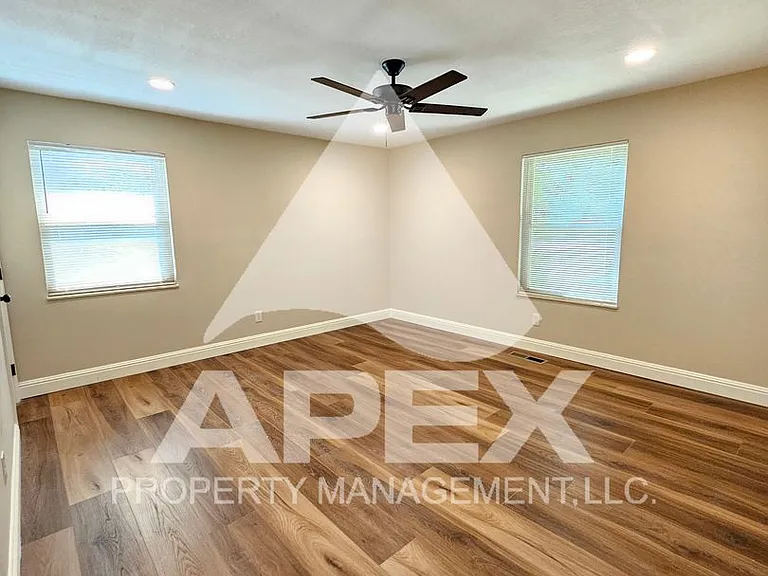 7306 Deane Hill Dr — Photo 12