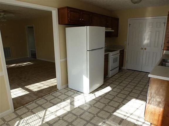 3rd image of 1203 Pearlknob Ct