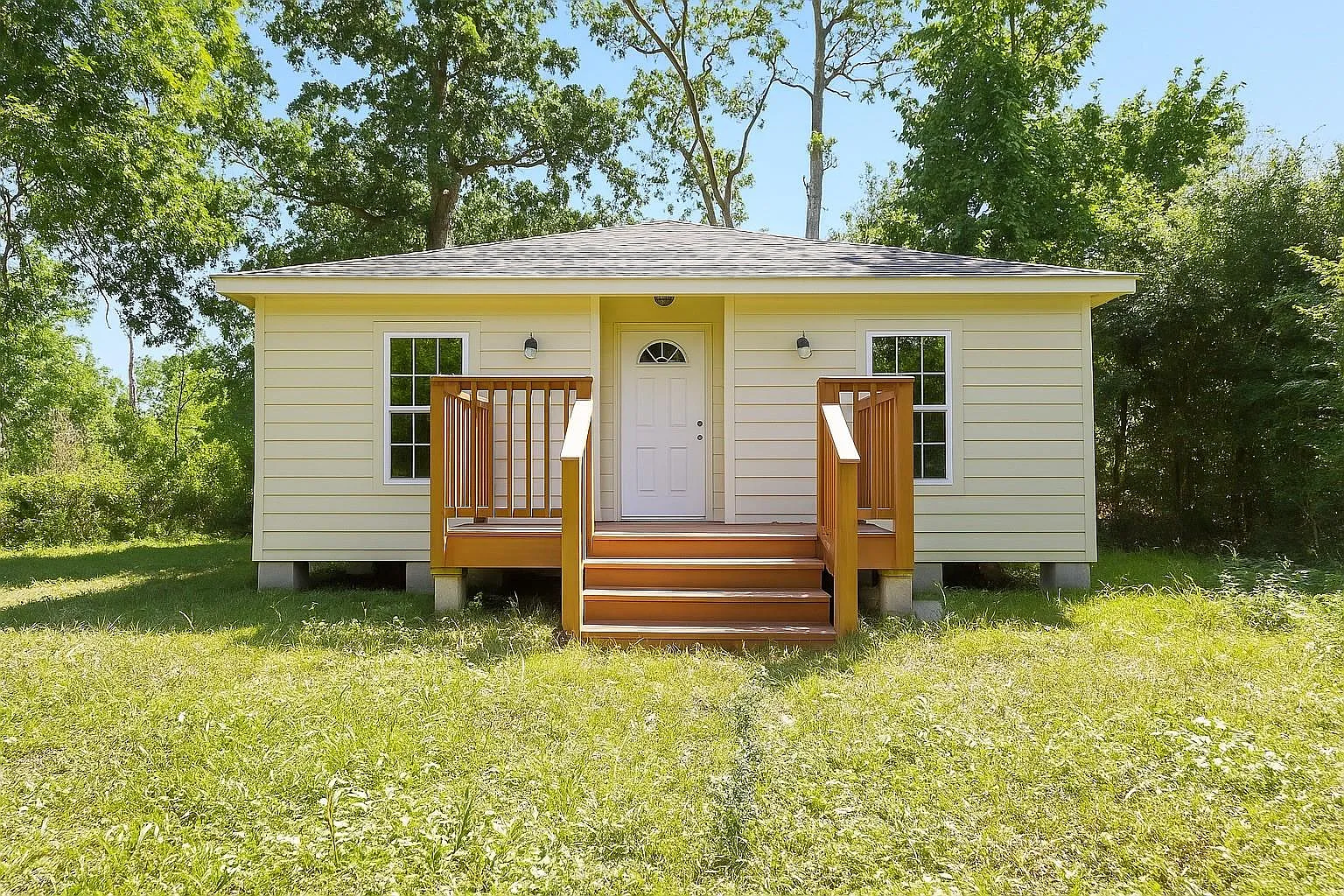 4 bed, 2.0 bath, 952 sqft, $1,699 — Photo 1