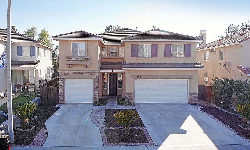 1st image of 23653 Groveland Pl