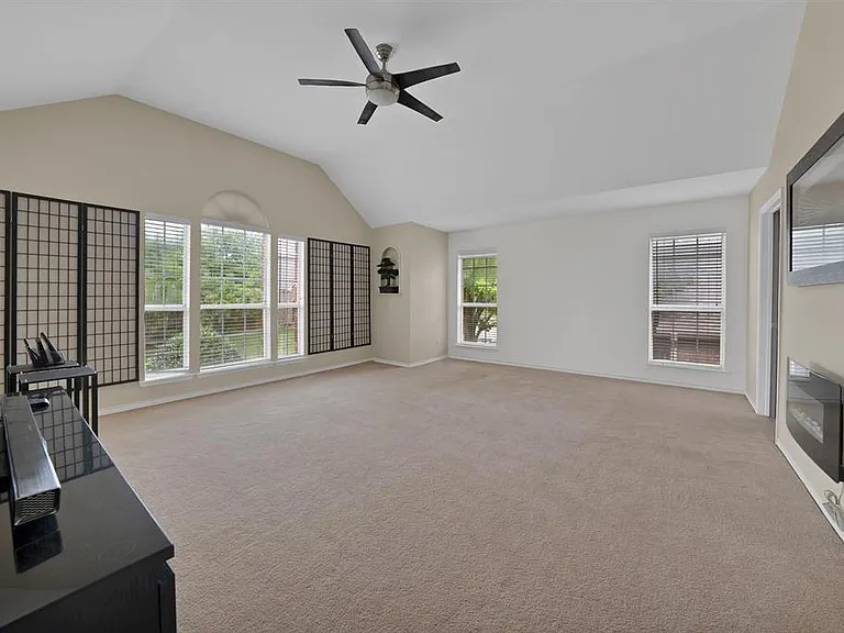 2116 Houlton Ln — Photo 21