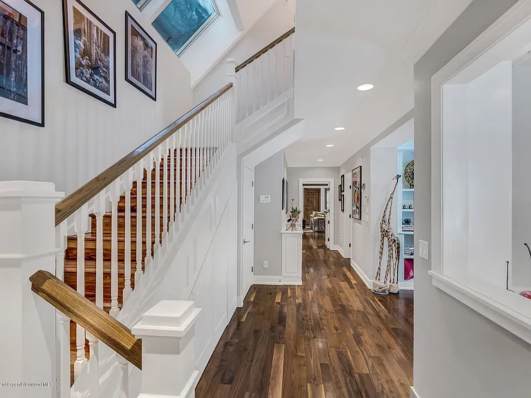 633 W Main St — Photo 30