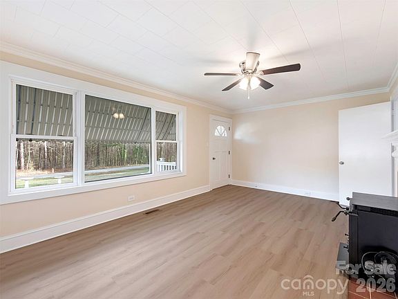 3rd image of 5851 Tuckaseegee Rd