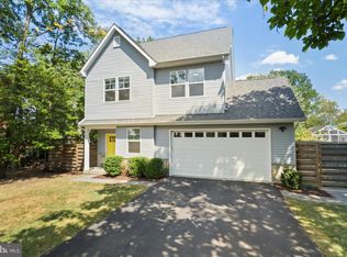 6625 Oak Dr, Alexandria, VA 22306