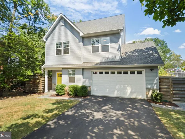 6625 Oak Dr, Alexandria, VA 22306
