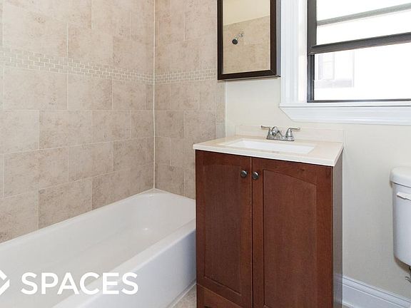 4th image of 1347 N Dearborn St #_305a