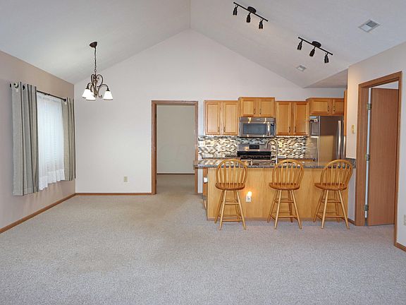 5th image of 4930 Meadow Run Dr