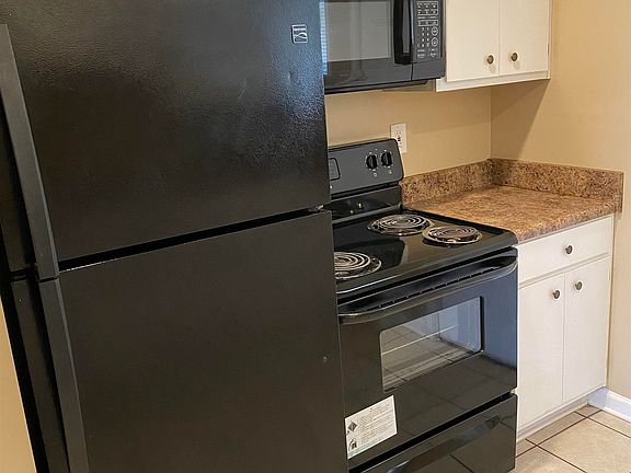 4th image of 4037 Forest View Dr