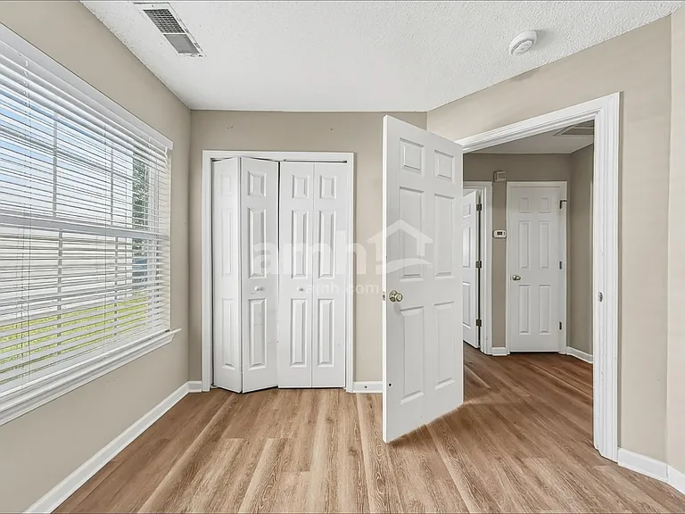 325 Mill Pond Rd — Photo 12