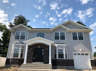 26 Arbor Rd, Syosset, NY 11791